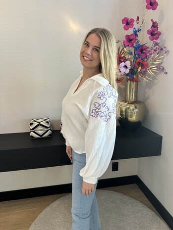 Katoenen blouse wit met paarse borduursels | Elise