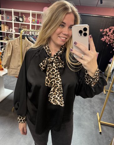 Satijnen blouse met Panter 