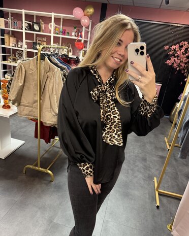 Satijnen blouse met Panter 