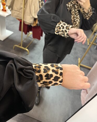 Satijnen blouse met Panter 