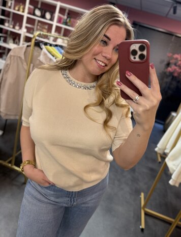 Beige shirt met korte mouw en sierstenen