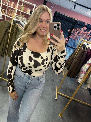By Swan -koeienprint basic shirt met vierkante hals 
